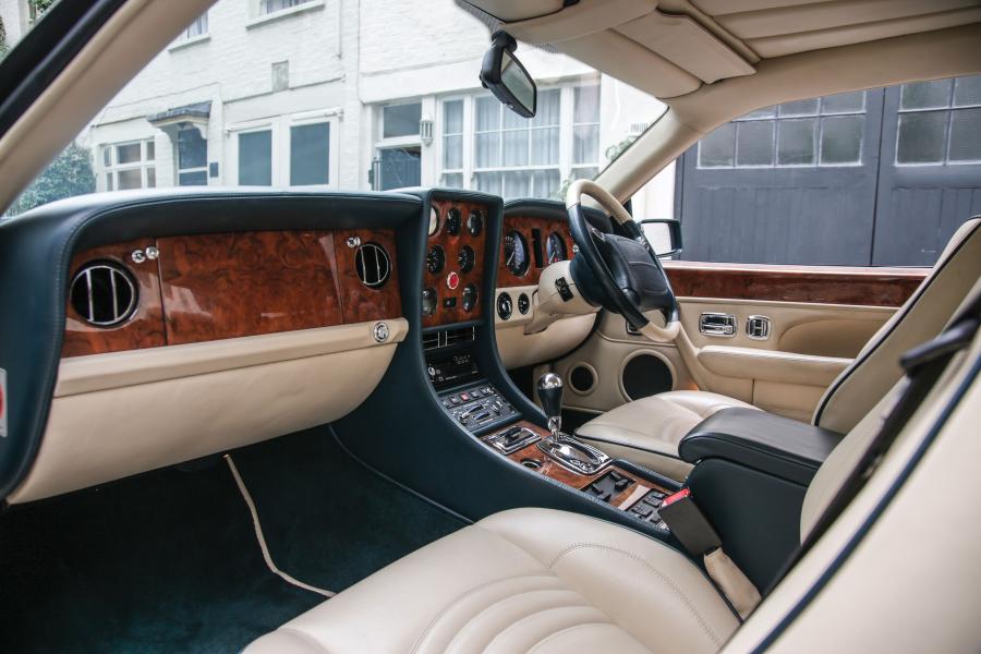 Интерьер Bentley Continental T 1996 года  (UK) (фото 13 из 22)